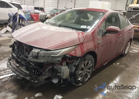 2021 Toyota Prius Prime Le из США, поврежденный, VIN JTDKAMFP4M3189113